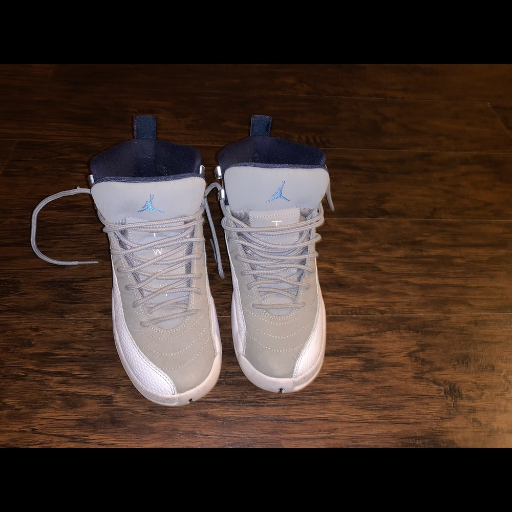 Size 4.5 in boys Wolf Gray 12’s